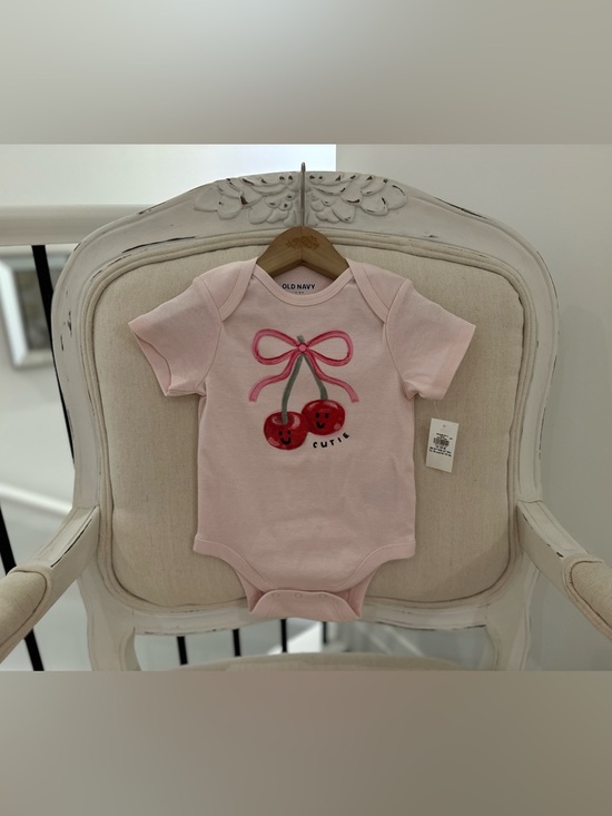 🍒 12~18 Mth Cute Pink Cherry Graphic Cotton Baby One-Piece NWT - Picture 2 of 5